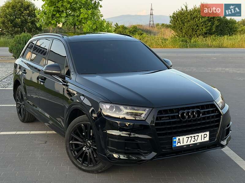Внедорожник / Кроссовер Audi Q7 2015 в 