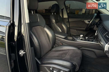 Внедорожник / Кроссовер Audi Q7 2015 в 