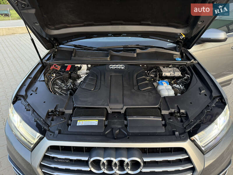 Внедорожник / Кроссовер Audi Q7 2017 в Нововолынске