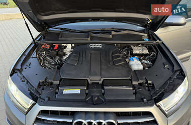 Позашляховик / Кросовер Audi Q7 2017 в 