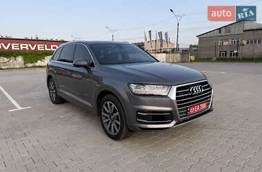 Позашляховик / Кросовер Audi Q7 2017 в 
