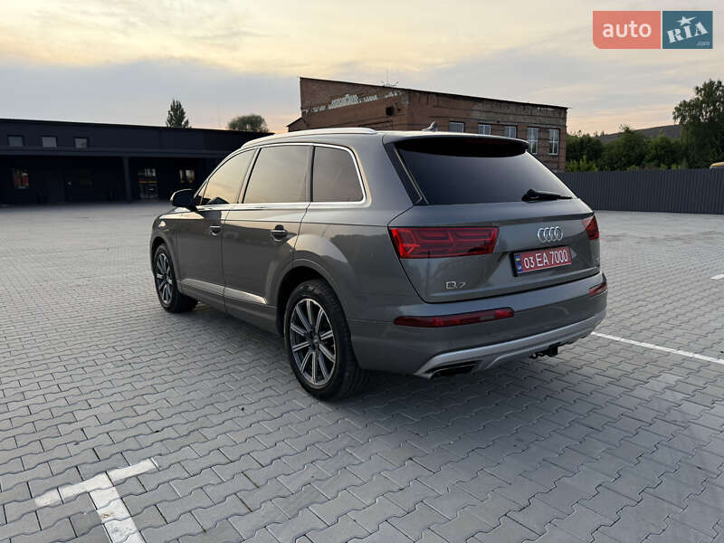 Внедорожник / Кроссовер Audi Q7 2017 в Нововолынске