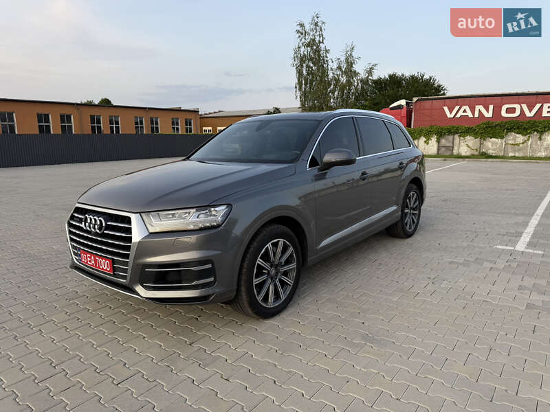 Внедорожник / Кроссовер Audi Q7 2017 в Нововолынске