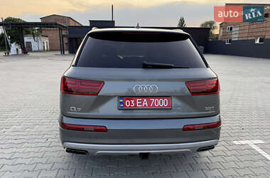 Позашляховик / Кросовер Audi Q7 2017 в 