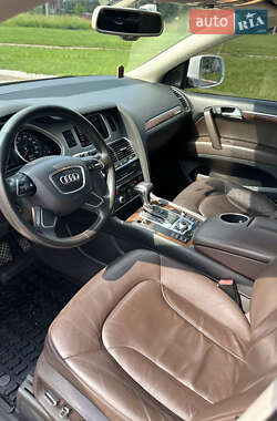 Позашляховик / Кросовер Audi Q7 2011 в 