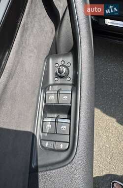 Внедорожник / Кроссовер Audi Q7 2015 в 