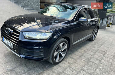 Внедорожник / Кроссовер Audi Q7 2016 в 