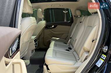 Внедорожник / Кроссовер Audi Q7 2018 в 