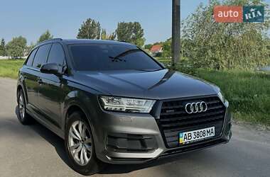 Позашляховик / Кросовер Audi Q7 2017 в 