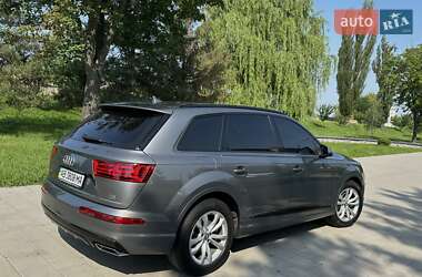 Позашляховик / Кросовер Audi Q7 2017 в 