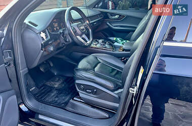 Внедорожник / Кроссовер Audi Q7 2016 в 