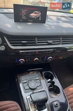 Внедорожник / Кроссовер Audi Q7 2017 в 