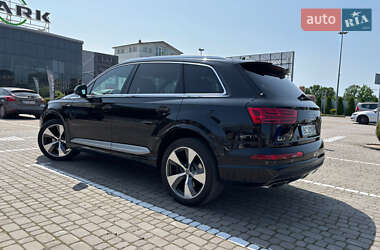 Внедорожник / Кроссовер Audi Q7 2015 в 
