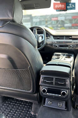 Внедорожник / Кроссовер Audi Q7 2015 в 