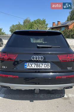 Внедорожник / Кроссовер Audi Q7 2016 в 