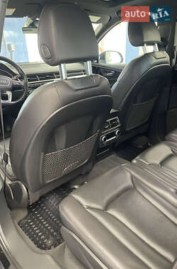 Внедорожник / Кроссовер Audi Q7 2016 в 