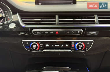 Внедорожник / Кроссовер Audi Q7 2017 в 