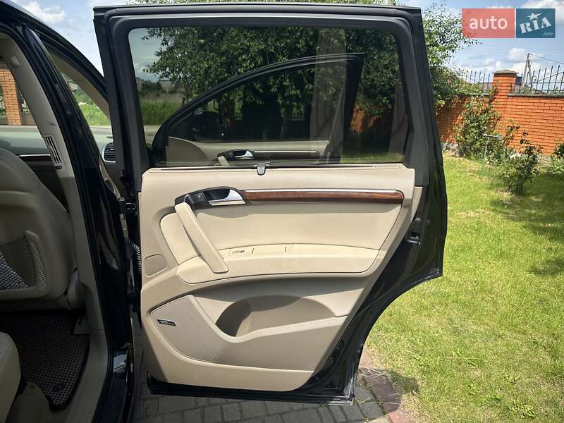 Позашляховик / Кросовер Audi Q7 2012 в Луцьку