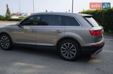 Позашляховик / Кросовер Audi Q7 2015 в 