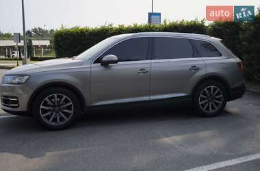 Позашляховик / Кросовер Audi Q7 2015 в 