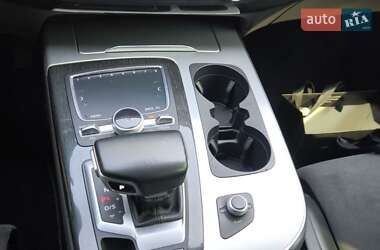 Позашляховик / Кросовер Audi Q7 2015 в 