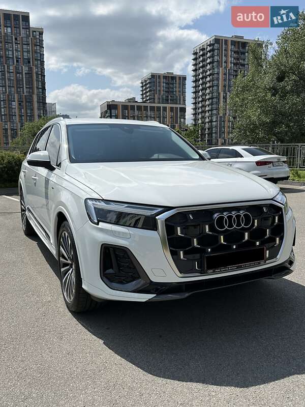 Позашляховик / Кросовер Audi Q7 2025 в 