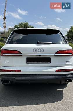 Позашляховик / Кросовер Audi Q7 2025 в 