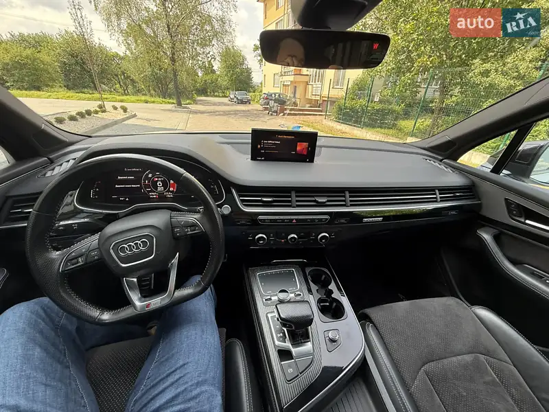 Внедорожник / Кроссовер Audi Q7 2017 в 