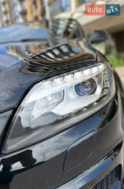 Внедорожник / Кроссовер Audi Q7 2010 в 