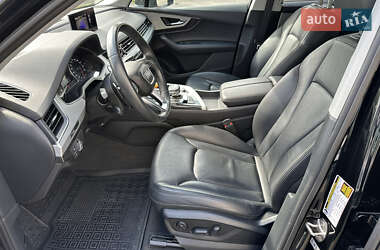 Внедорожник / Кроссовер Audi Q7 2018 в 