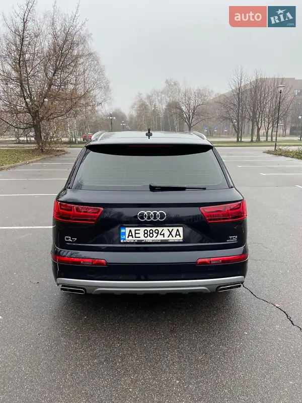 Внедорожник / Кроссовер Audi Q7 2015 в 