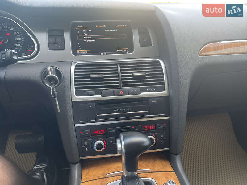 Позашляховик / Кросовер Audi Q7 2012 в Конотопі