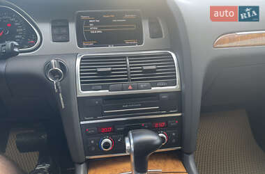 Внедорожник / Кроссовер Audi Q7 2012 в 