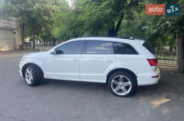 Позашляховик / Кросовер Audi Q7 2012 в 
