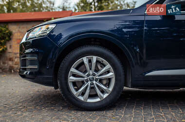 Внедорожник / Кроссовер Audi Q7 2017 в 