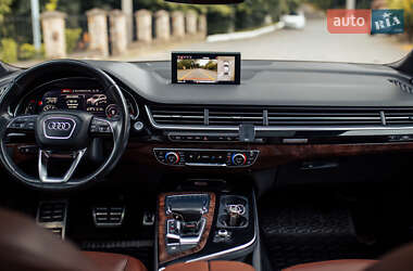 Внедорожник / Кроссовер Audi Q7 2017 в 