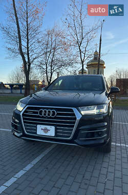 Внедорожник / Кроссовер Audi Q7 2017 в 