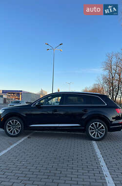 Внедорожник / Кроссовер Audi Q7 2017 в 