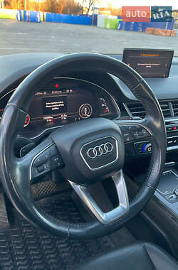 Внедорожник / Кроссовер Audi Q7 2017 в 