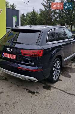 Внедорожник / Кроссовер Audi Q7 2017 в 
