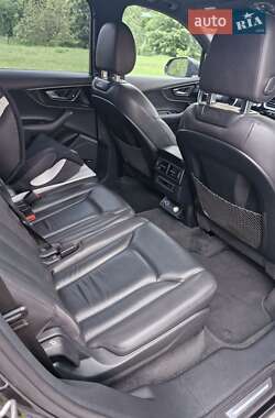 Внедорожник / Кроссовер Audi Q7 2017 в 