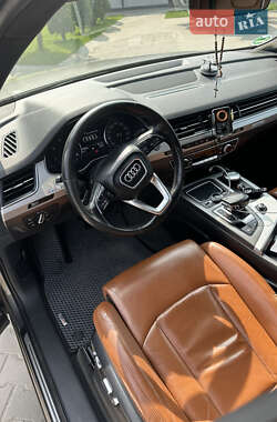 Внедорожник / Кроссовер Audi Q7 2016 в 