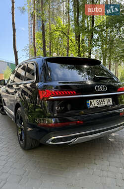 Позашляховик / Кросовер Audi Q7 2020 в 