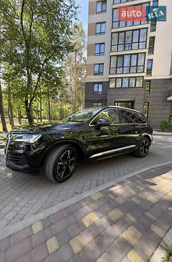 Позашляховик / Кросовер Audi Q7 2020 в 