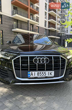 Позашляховик / Кросовер Audi Q7 2020 в 