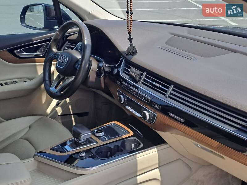 Внедорожник / Кроссовер Audi Q7 2016 в Днепре