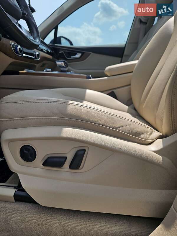 Внедорожник / Кроссовер Audi Q7 2016 в Днепре