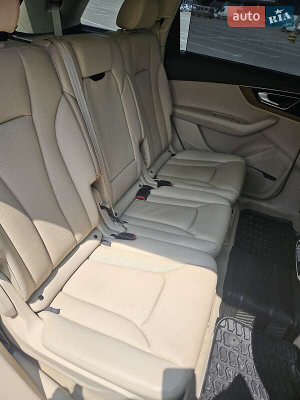 Внедорожник / Кроссовер Audi Q7 2016 в Днепре