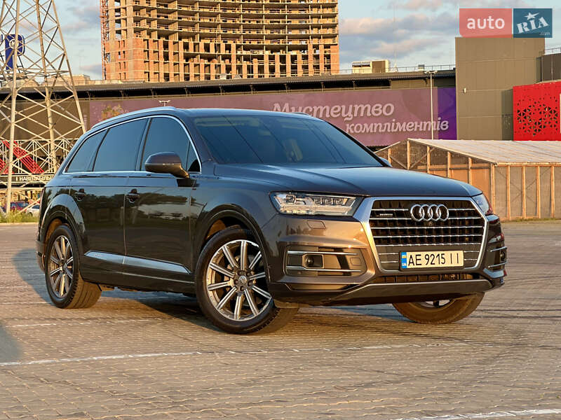 Внедорожник / Кроссовер Audi Q7 2018 в 