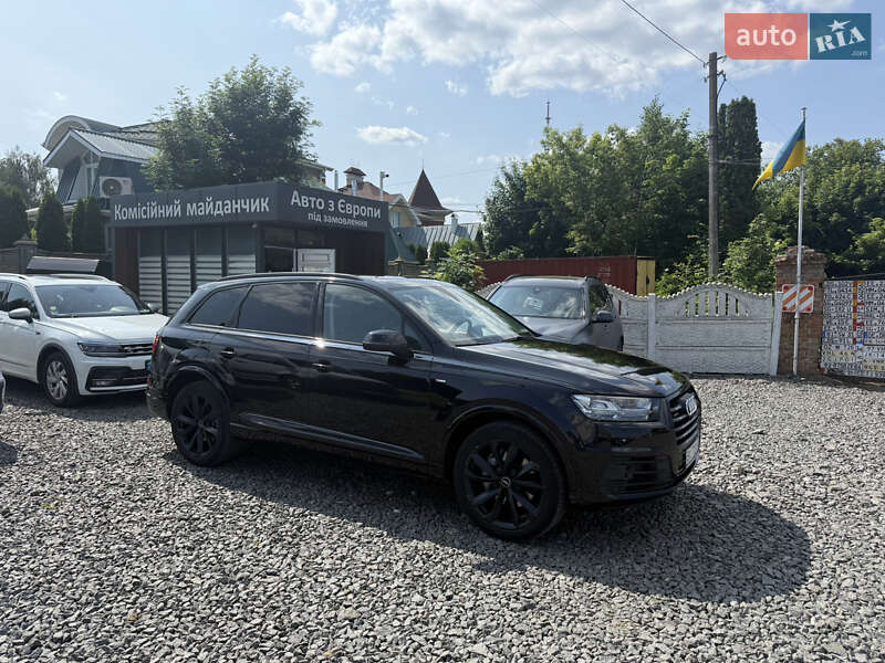 Позашляховик / Кросовер Audi Q7 2018 в 